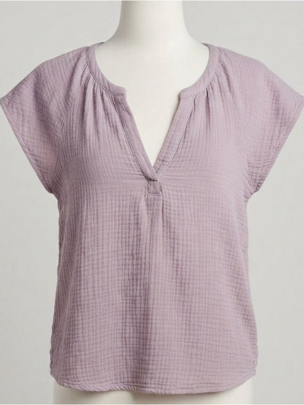 Universal Thread Lavender V-Neck Short Sleeve Top Women’s Medium